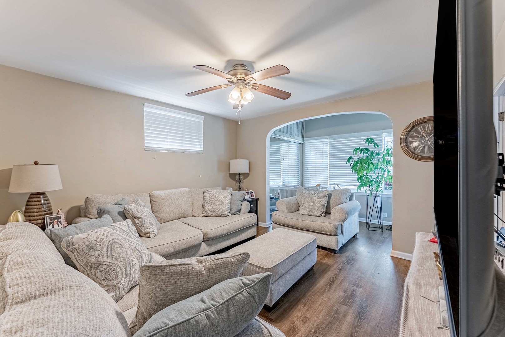 1513 Clarence Avenue Property Photo 10