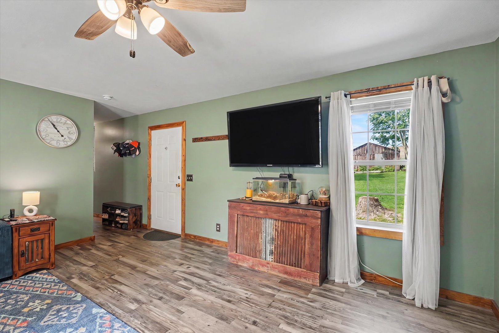105 W High Street Property Photo 8