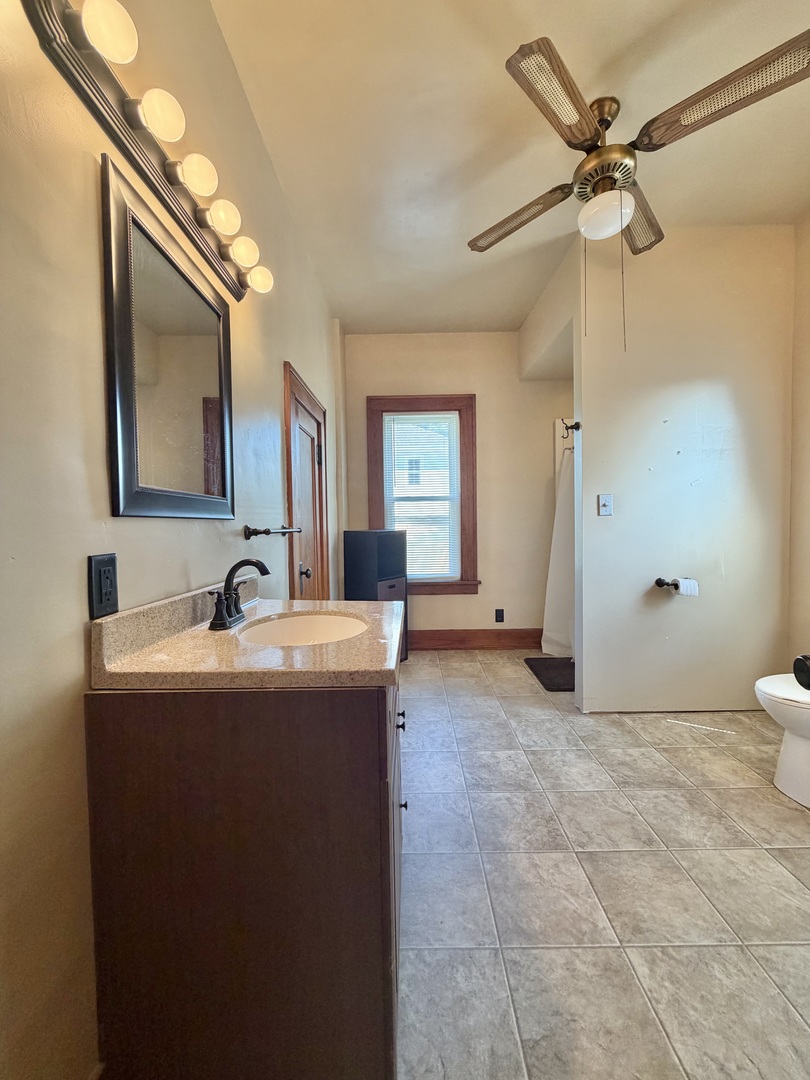 114 E Lake Street Property Photo 14