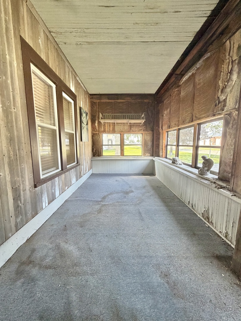 114 E Lake Street Property Photo 25