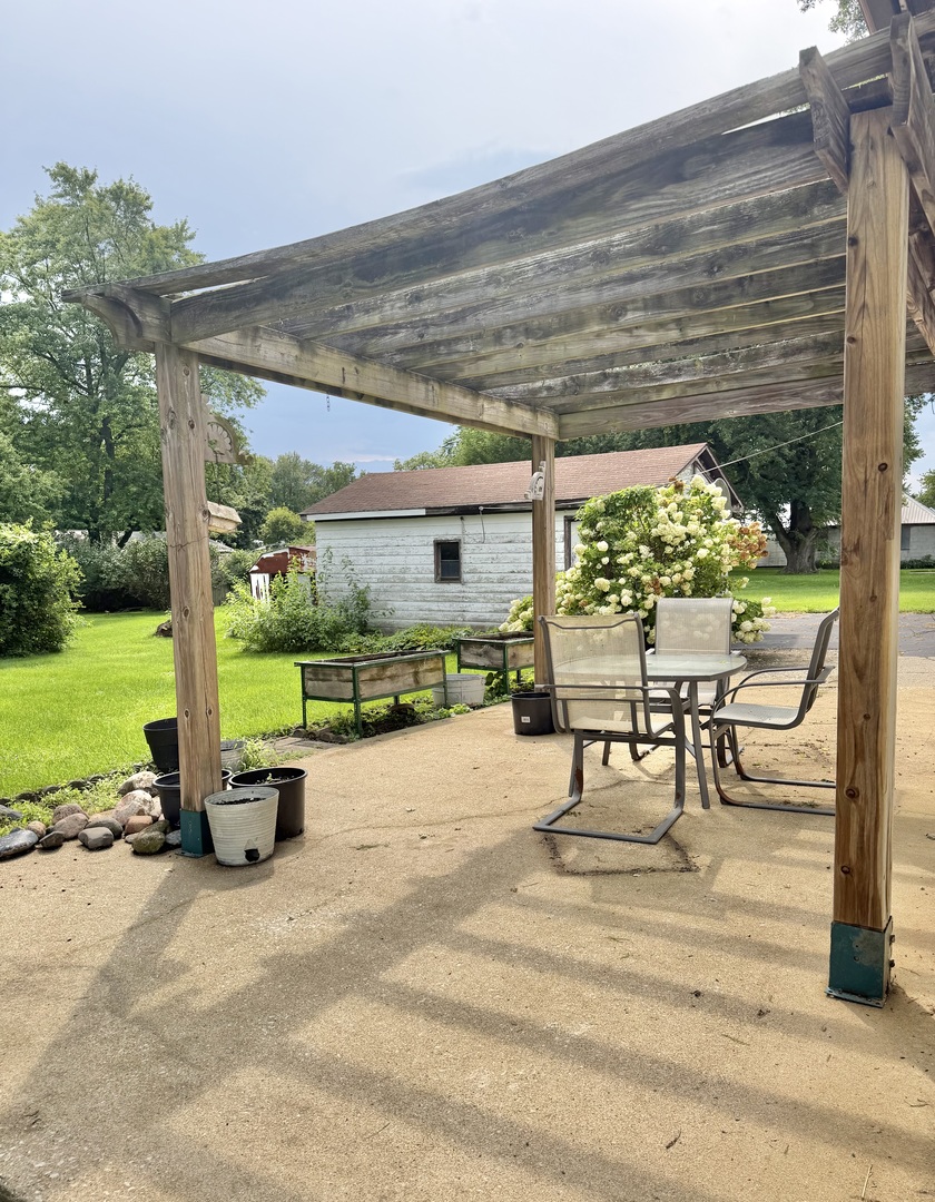 114 E Lake Street Property Photo 33