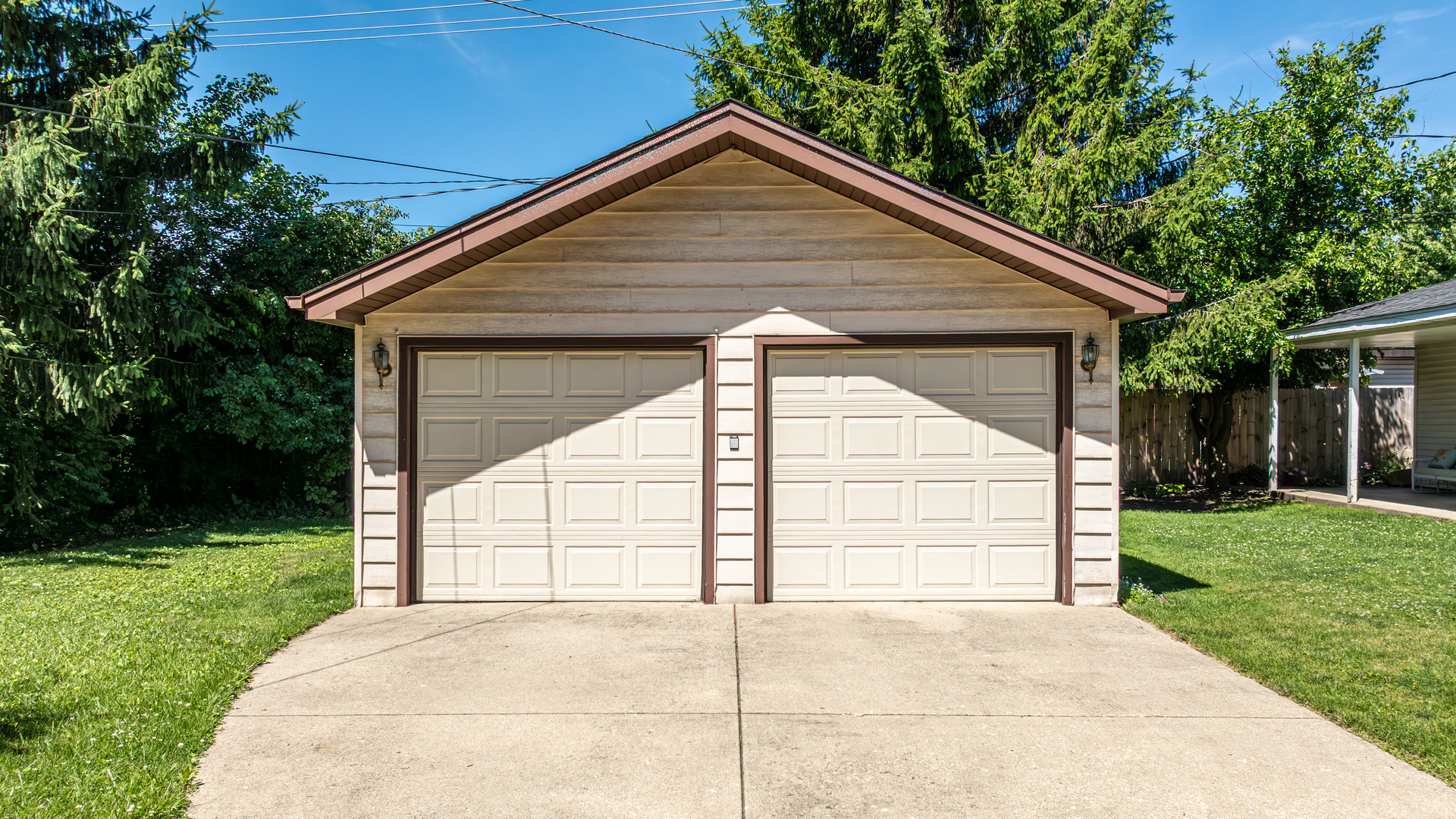 1952 Manchester Avenue Property Photo 2