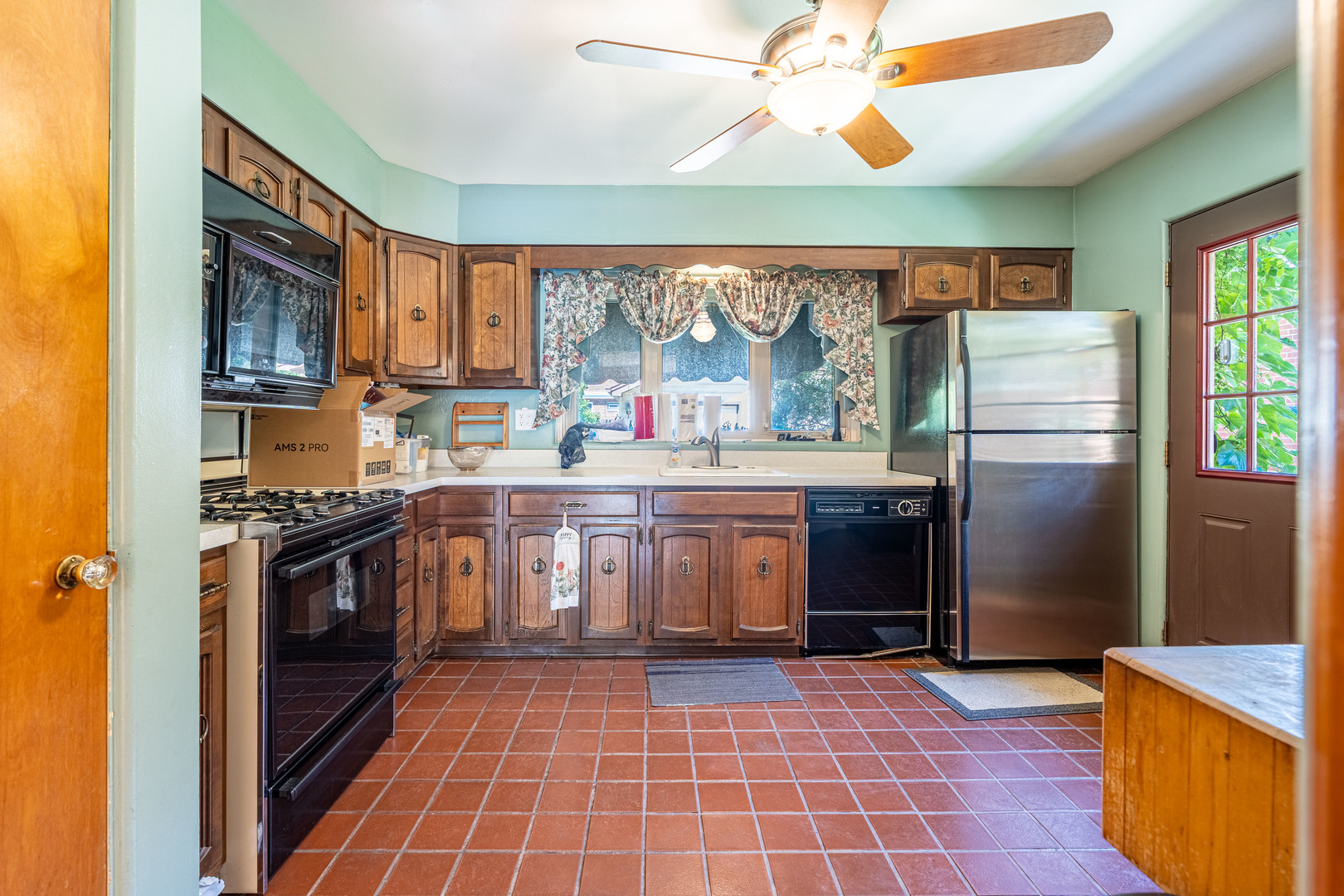 1952 Manchester Avenue Property Photo 8