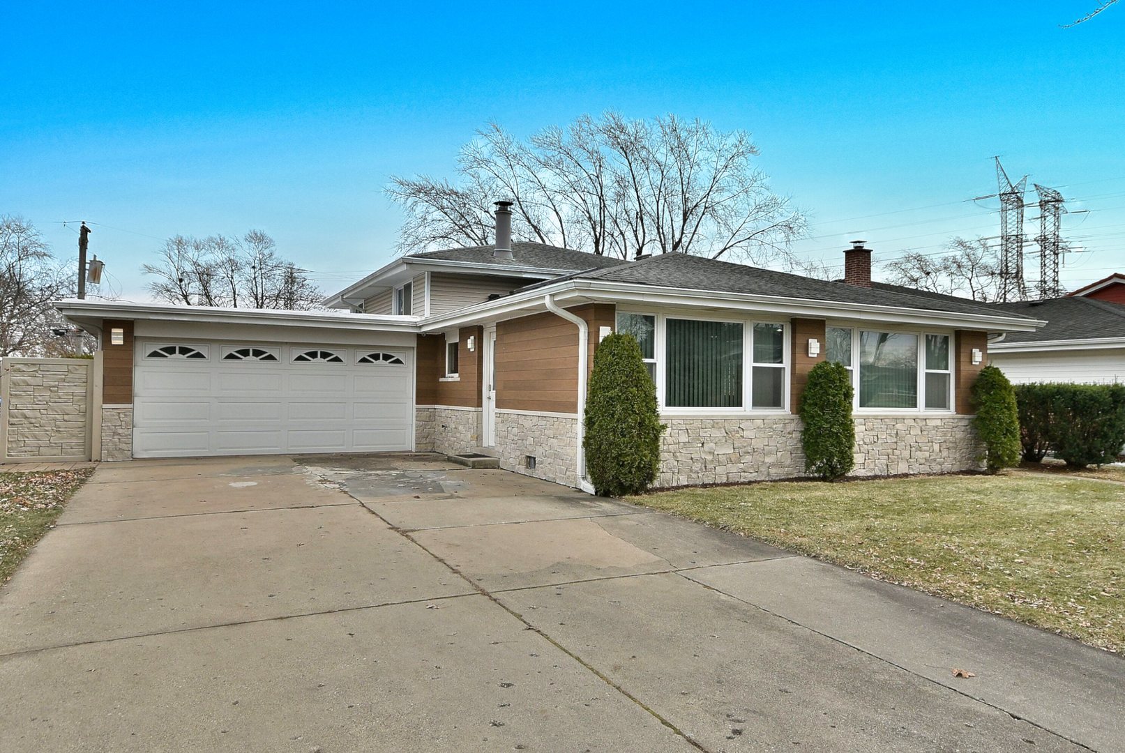575 Bedford Lane Property Photo 2