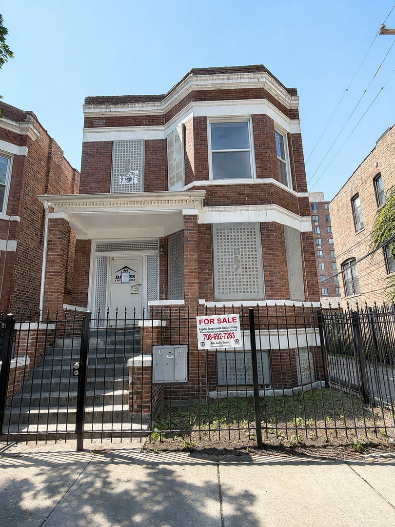 6018 S Eberhart Avenue Property Photo 1