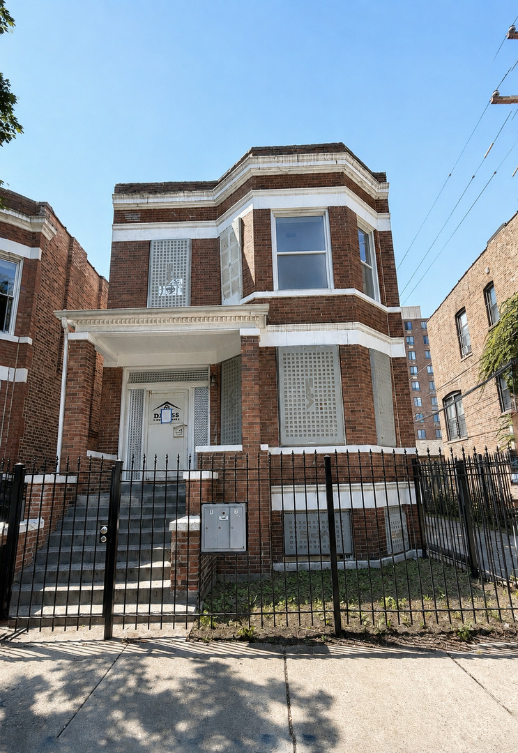 6018 S Eberhart Avenue Property Photo 1