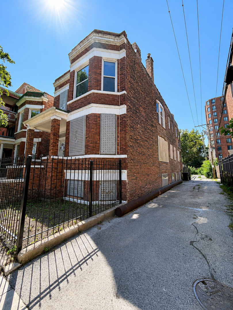 6018 S Eberhart Avenue Property Photo 2