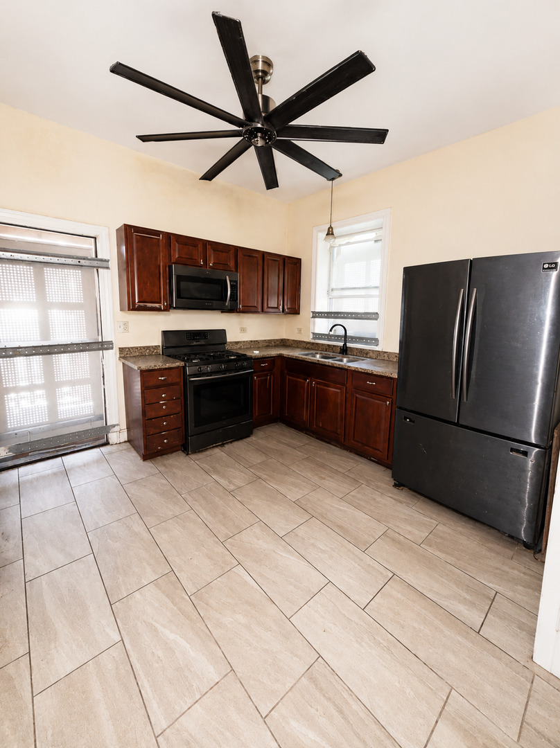 6018 S Eberhart Avenue Property Photo 5