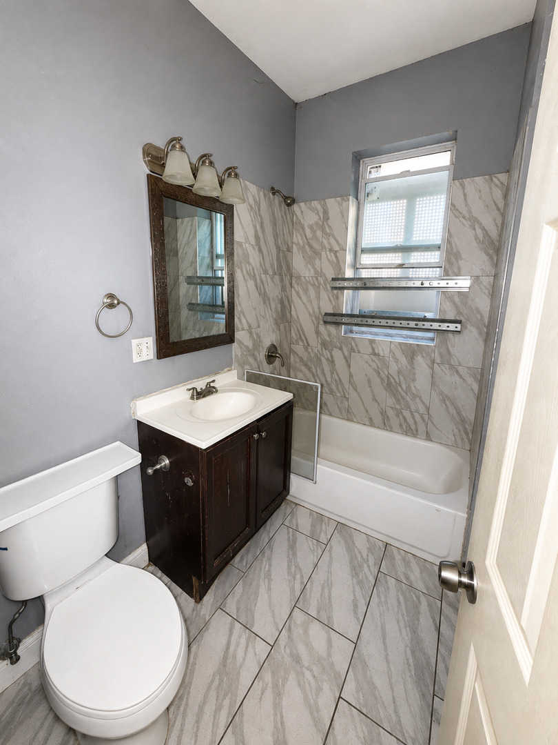 6018 S Eberhart Avenue Property Photo 6