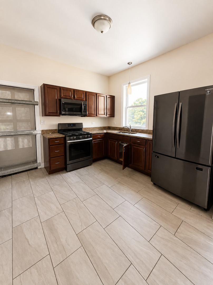 6018 S Eberhart Avenue Property Photo 11