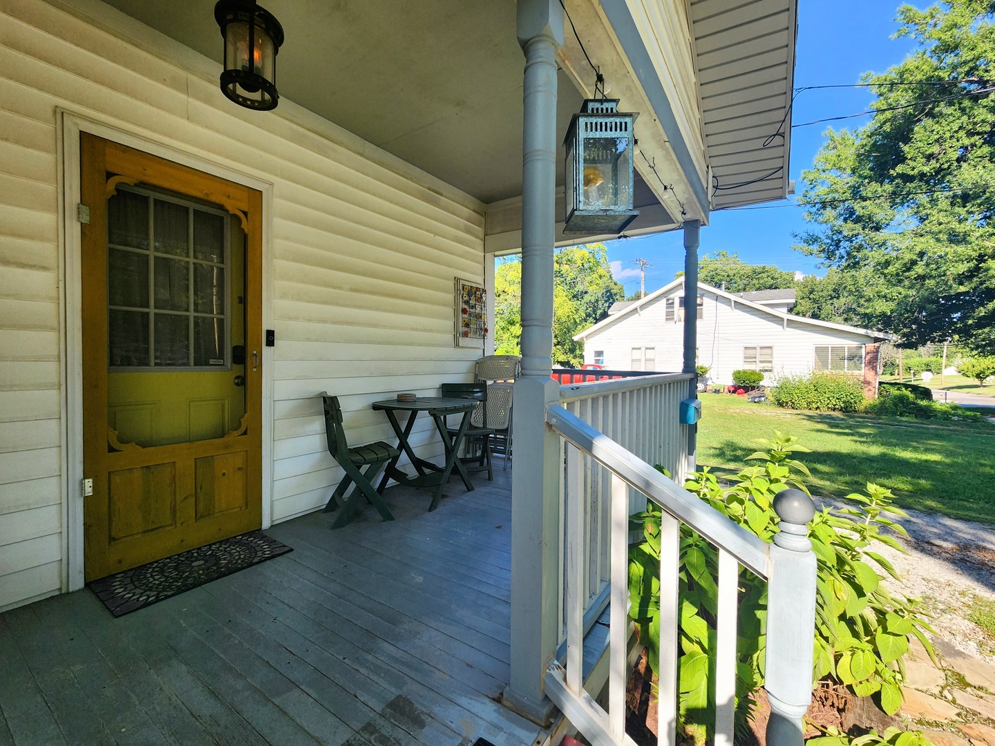 208 E Oak Street Property Photo 2