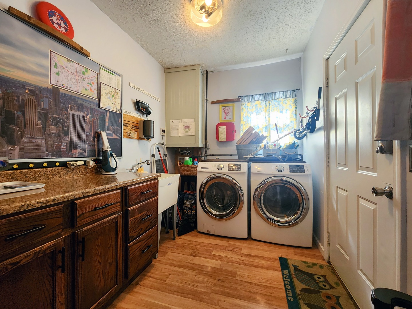 208 E Oak Street Property Photo 14
