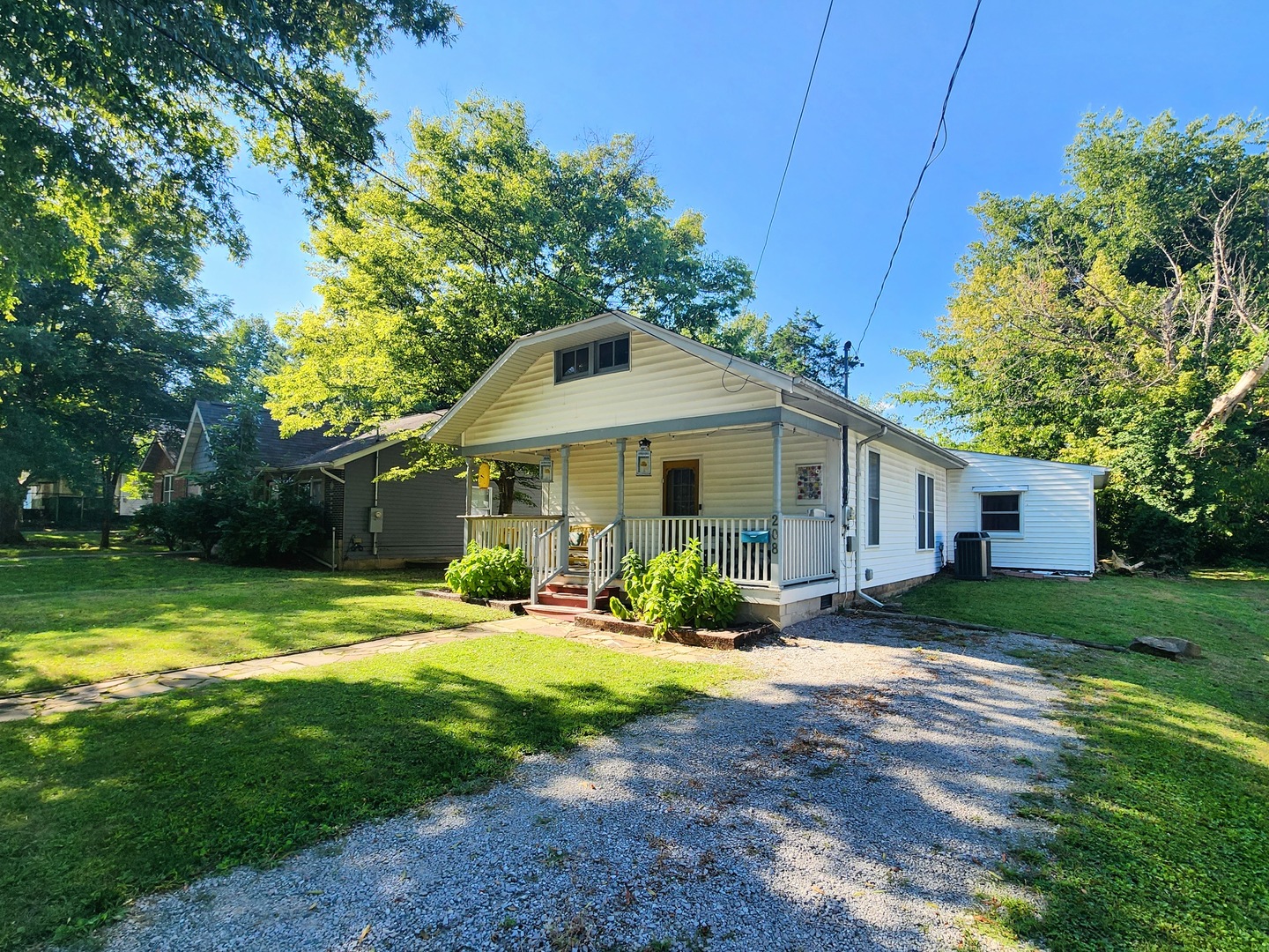 208 E Oak Street Property Photo 19