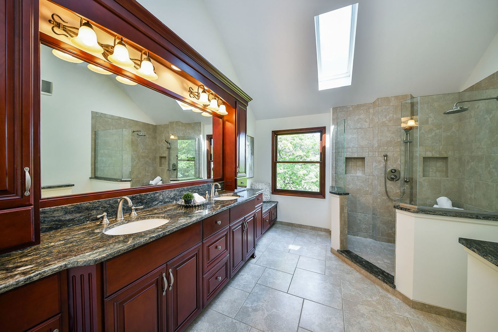 417 Saratoga Drive Property Photo 15