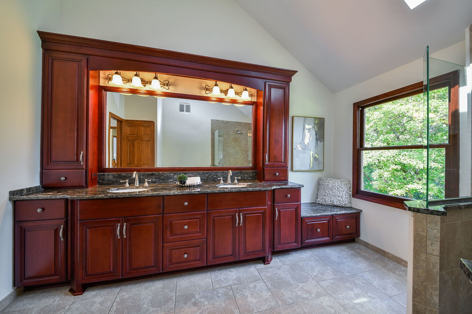 417 Saratoga Drive Property Photo 16