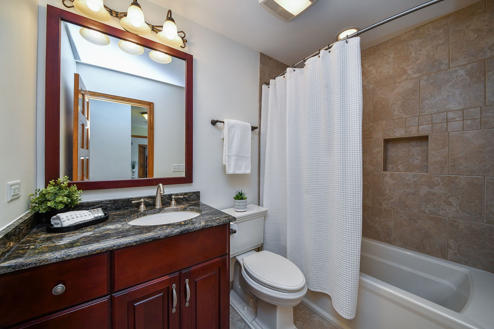 417 Saratoga Drive Property Photo 18