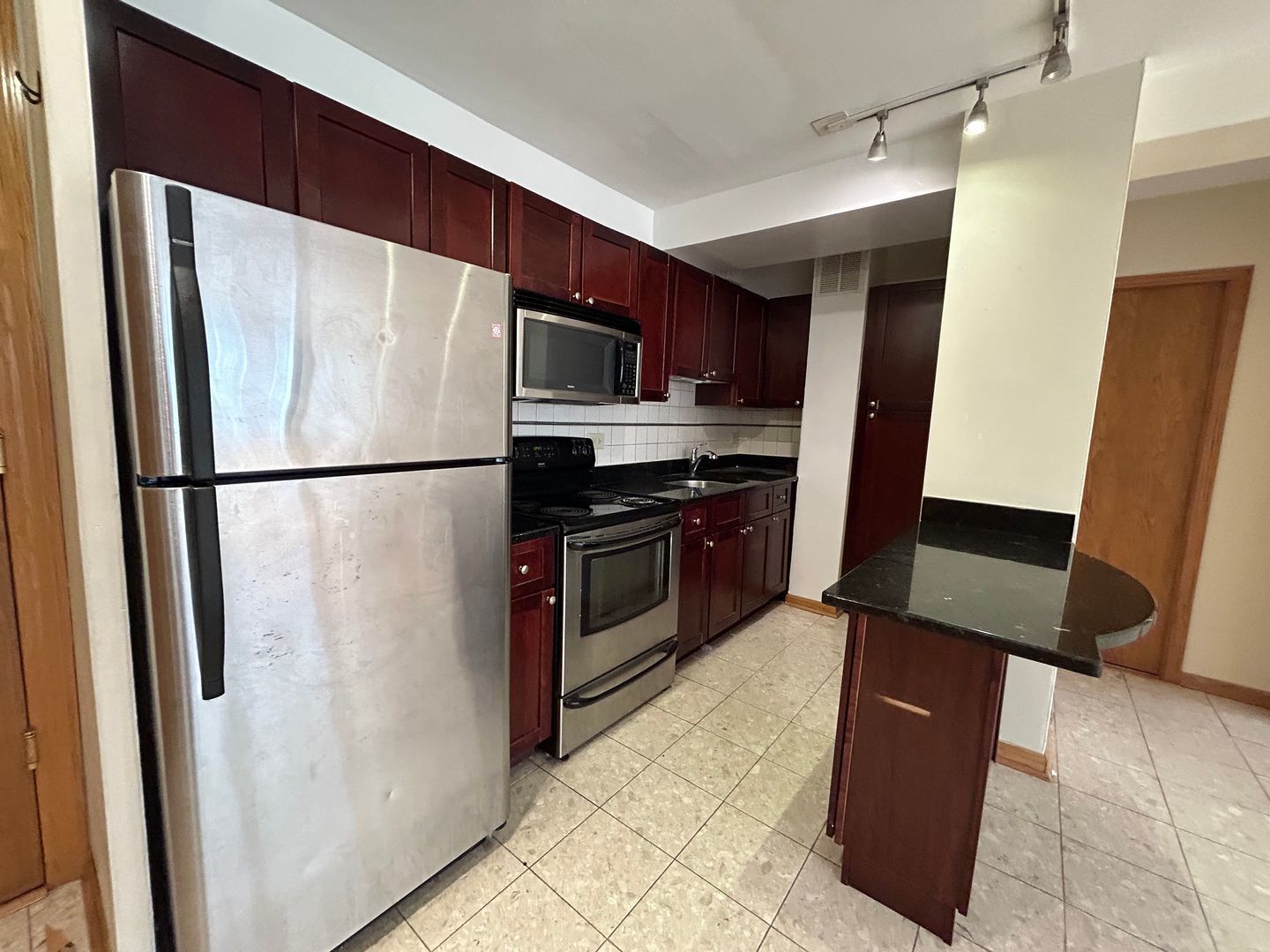 4180 N Marine Drive 1004 Property Photo 2