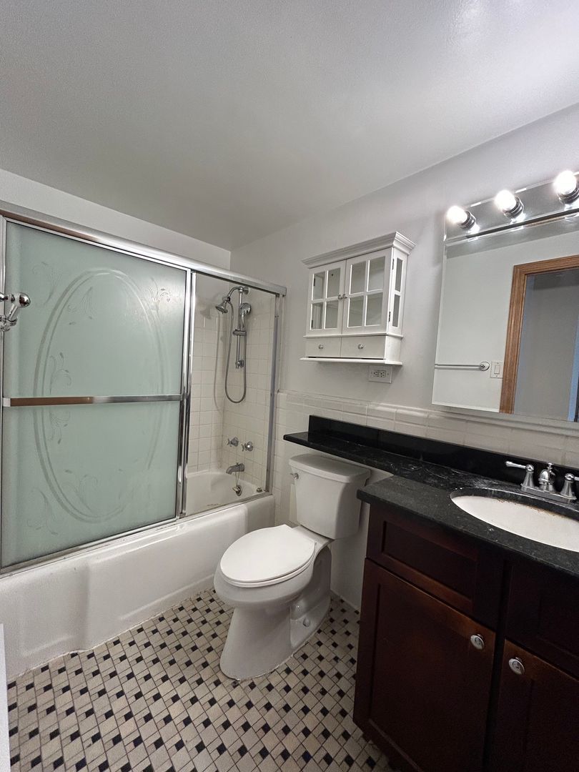 4180 N Marine Drive 1004 Property Photo 6