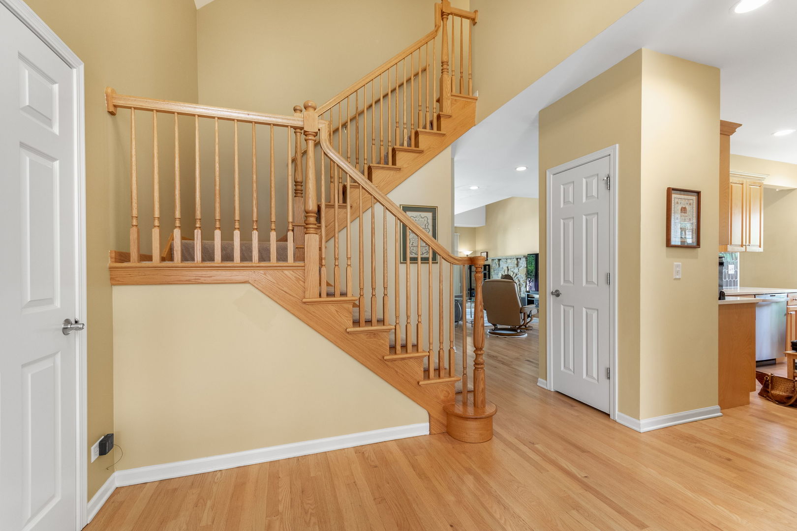 29w511 Cerny Circle Property Photo 2