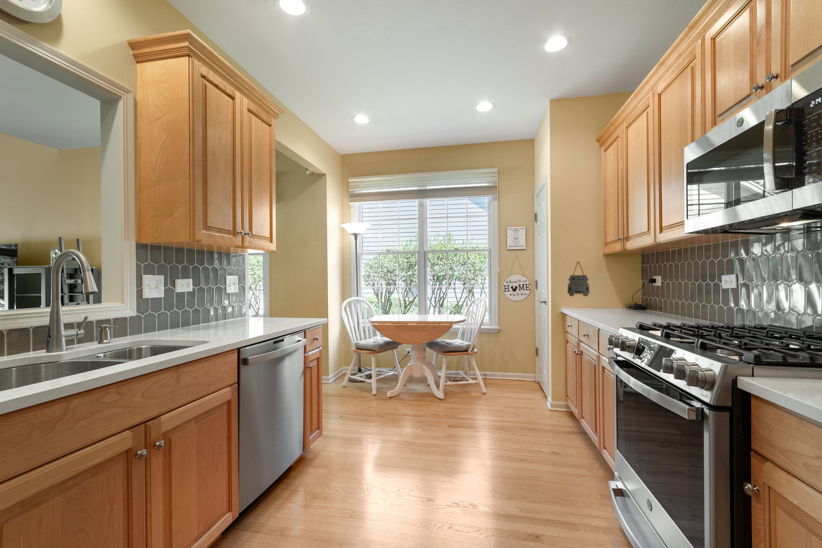 29w511 Cerny Circle Property Photo 8