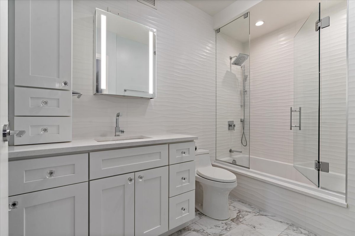 501 N Clinton Street 1304 Property Photo 17