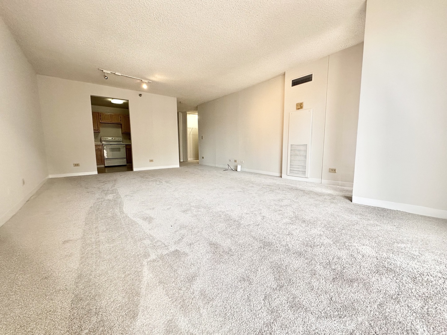 200 N Dearborn Street 2005 Property Photo 7