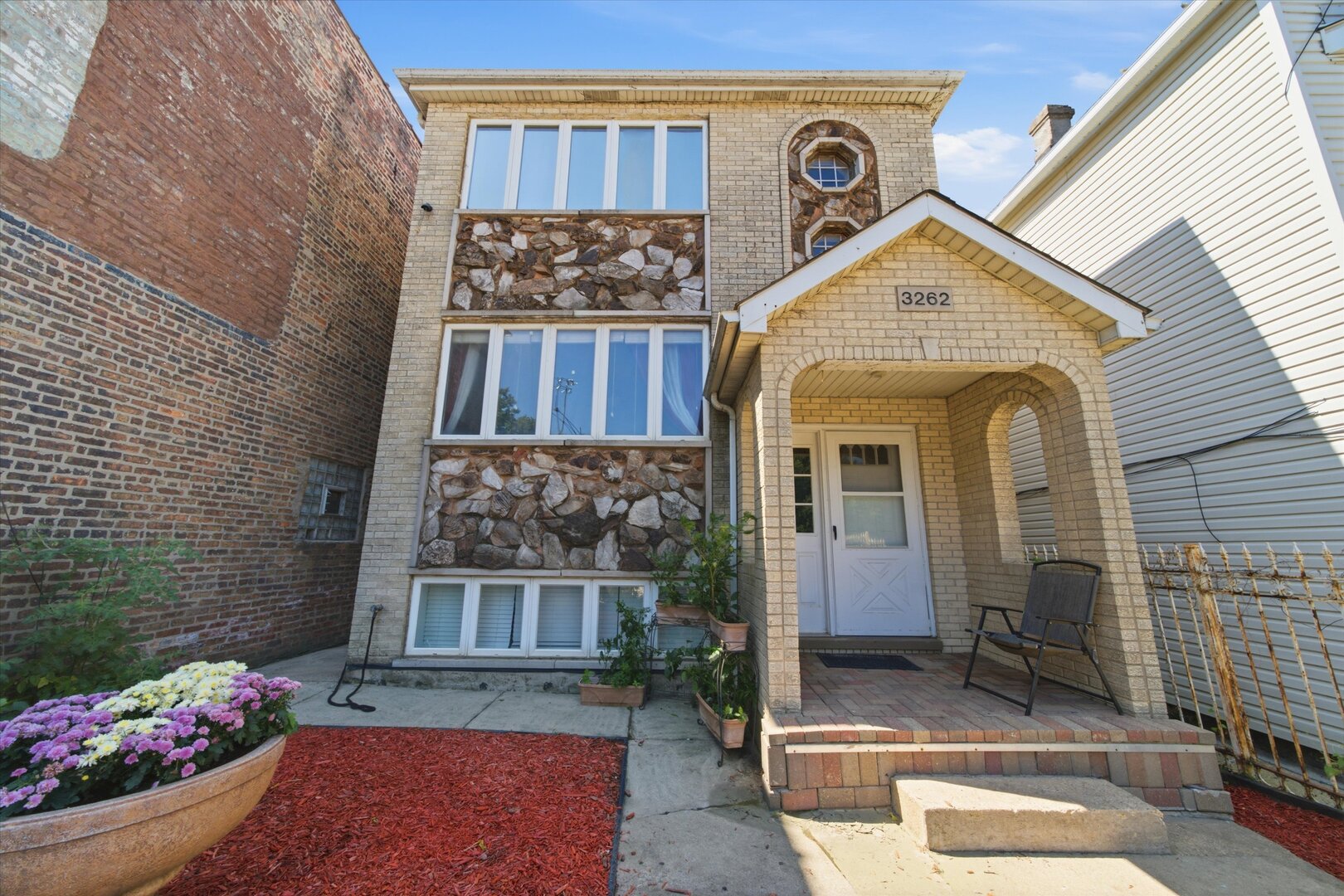 3262 N Elston Avenue Property Photo 1