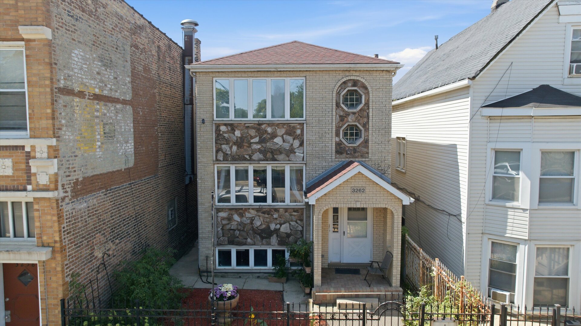 3262 N Elston Avenue Property Photo 2