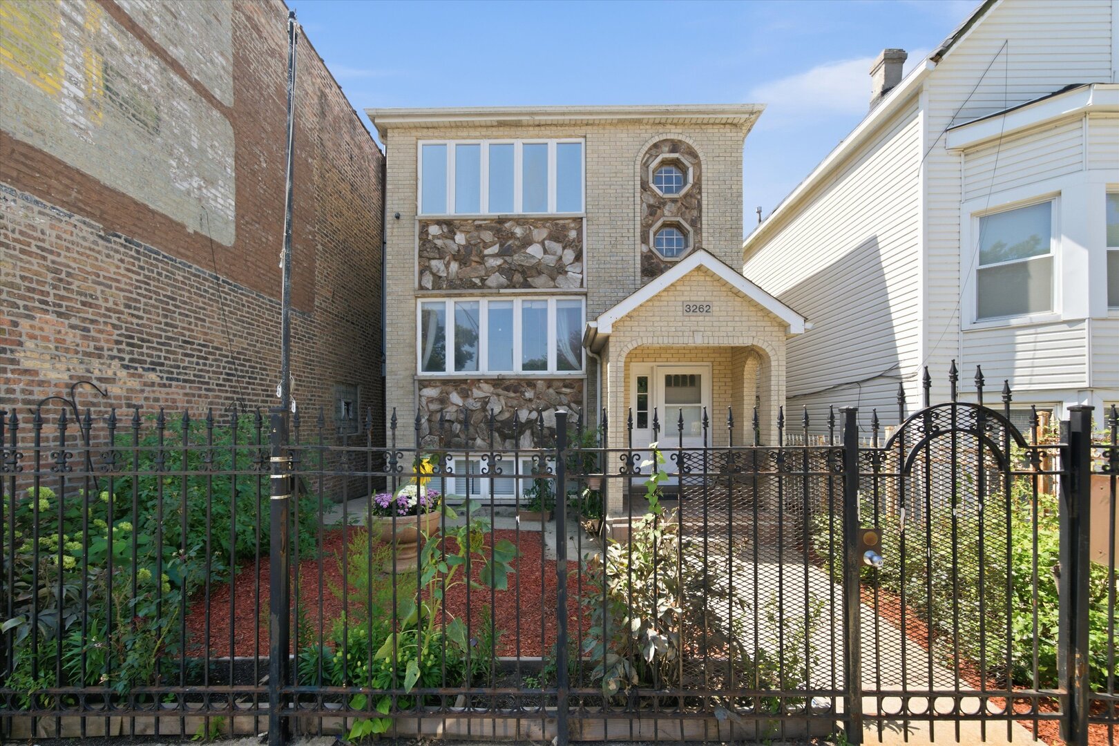 3262 N Elston Avenue Property Photo 3