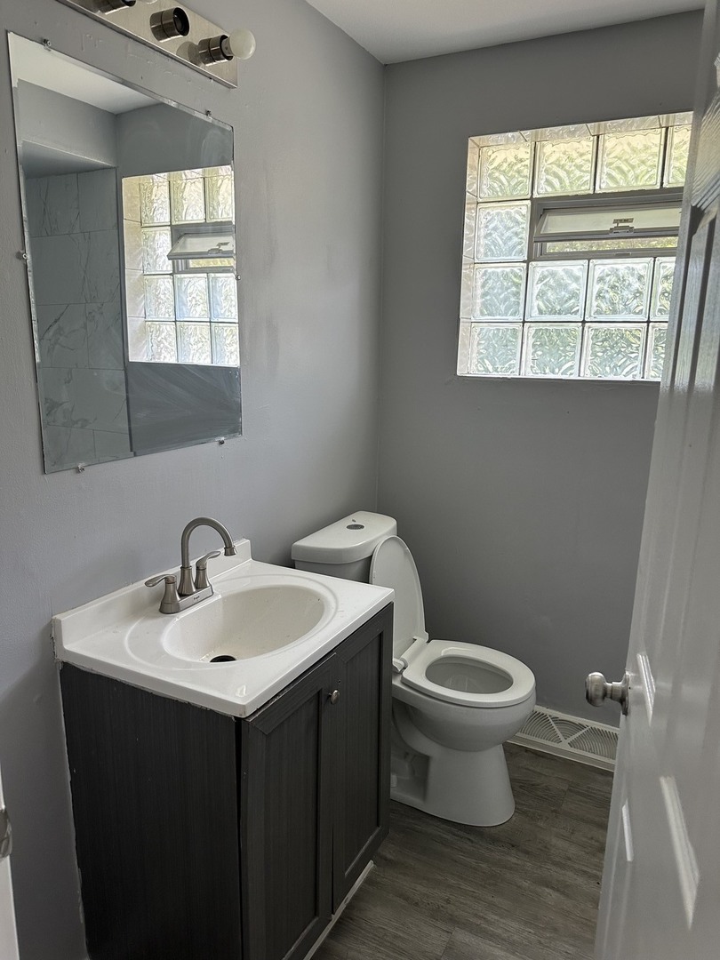 11959 S Prairie Avenue Property Photo 8