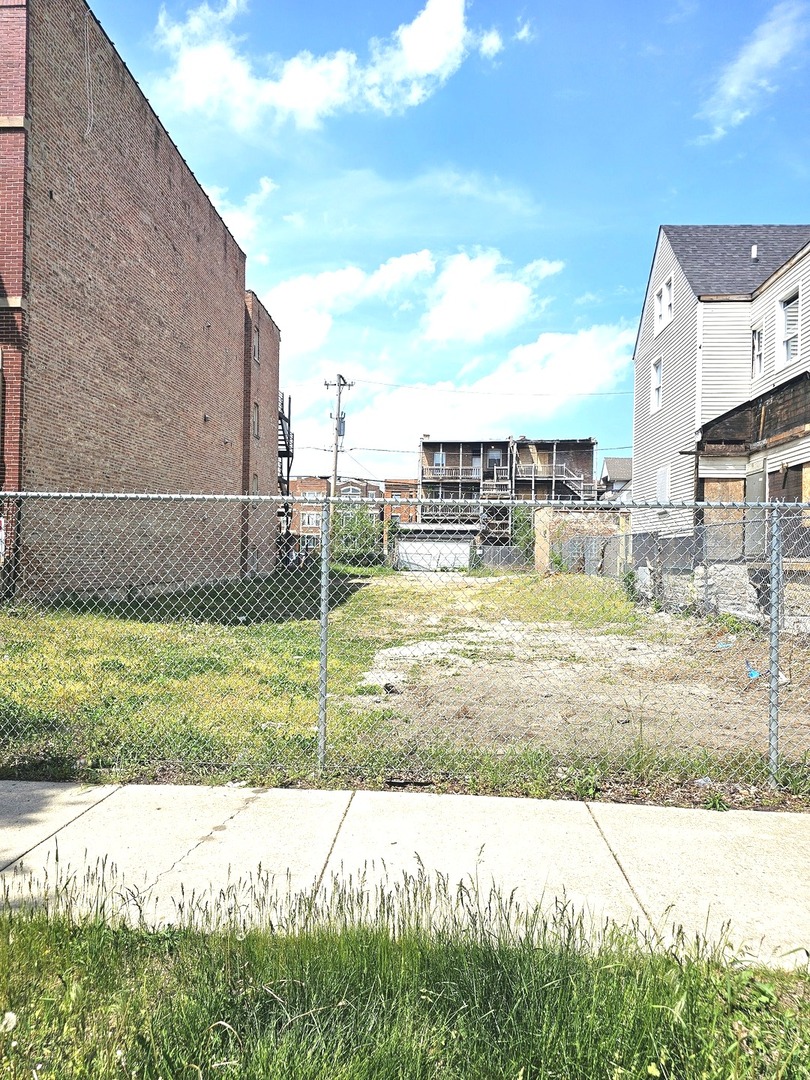 1524 E Marquette Road Property Photo 1
