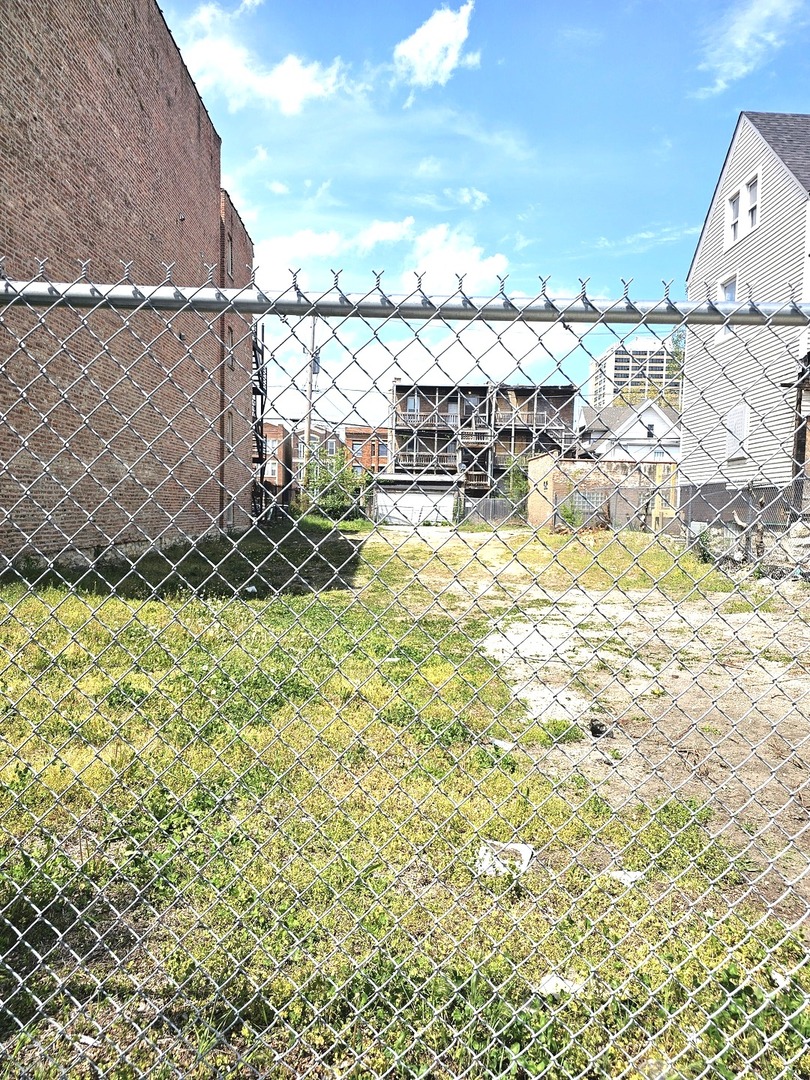 1524 E Marquette Road Property Photo 4