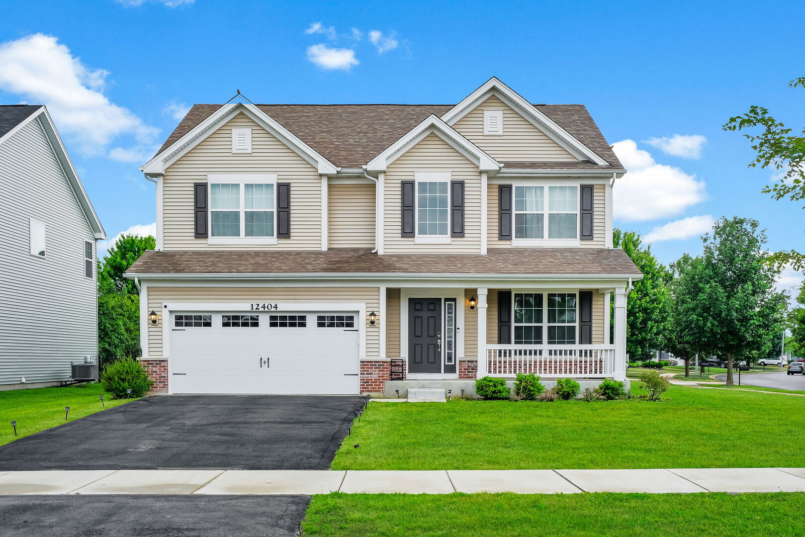 12404 S Blue Water Parkway Property Photo 1