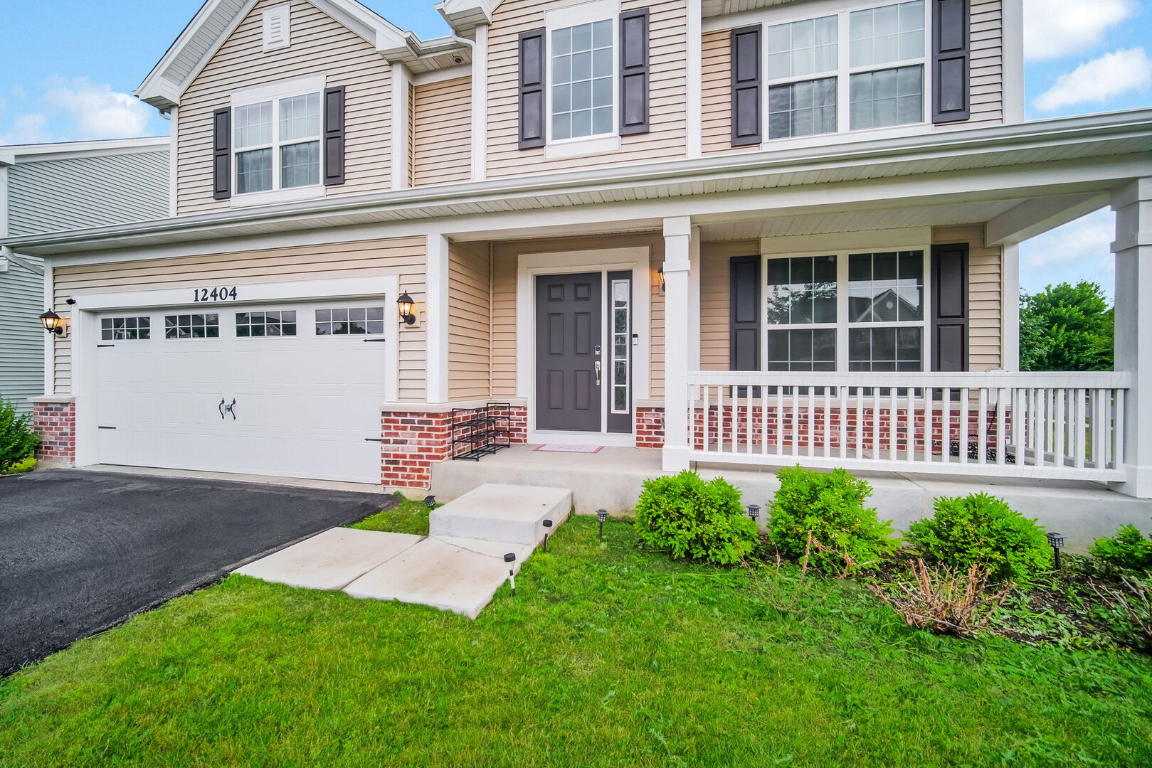 12404 S Blue Water Parkway Property Photo 2