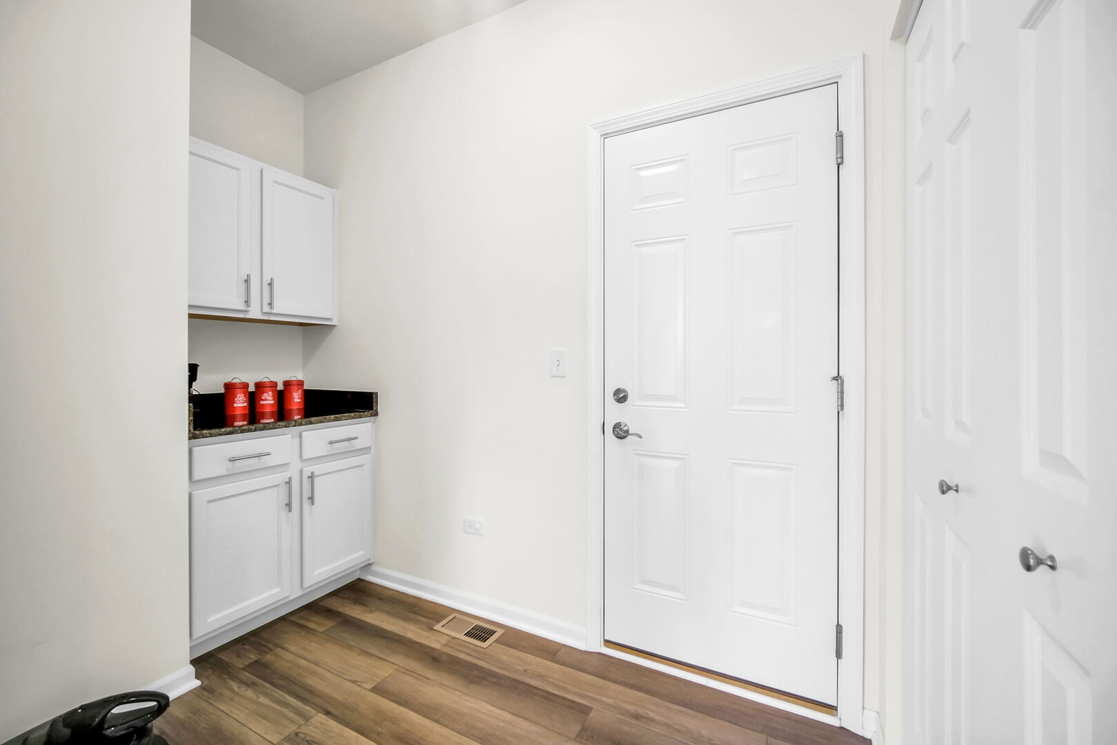 12404 S Blue Water Parkway Property Photo 18