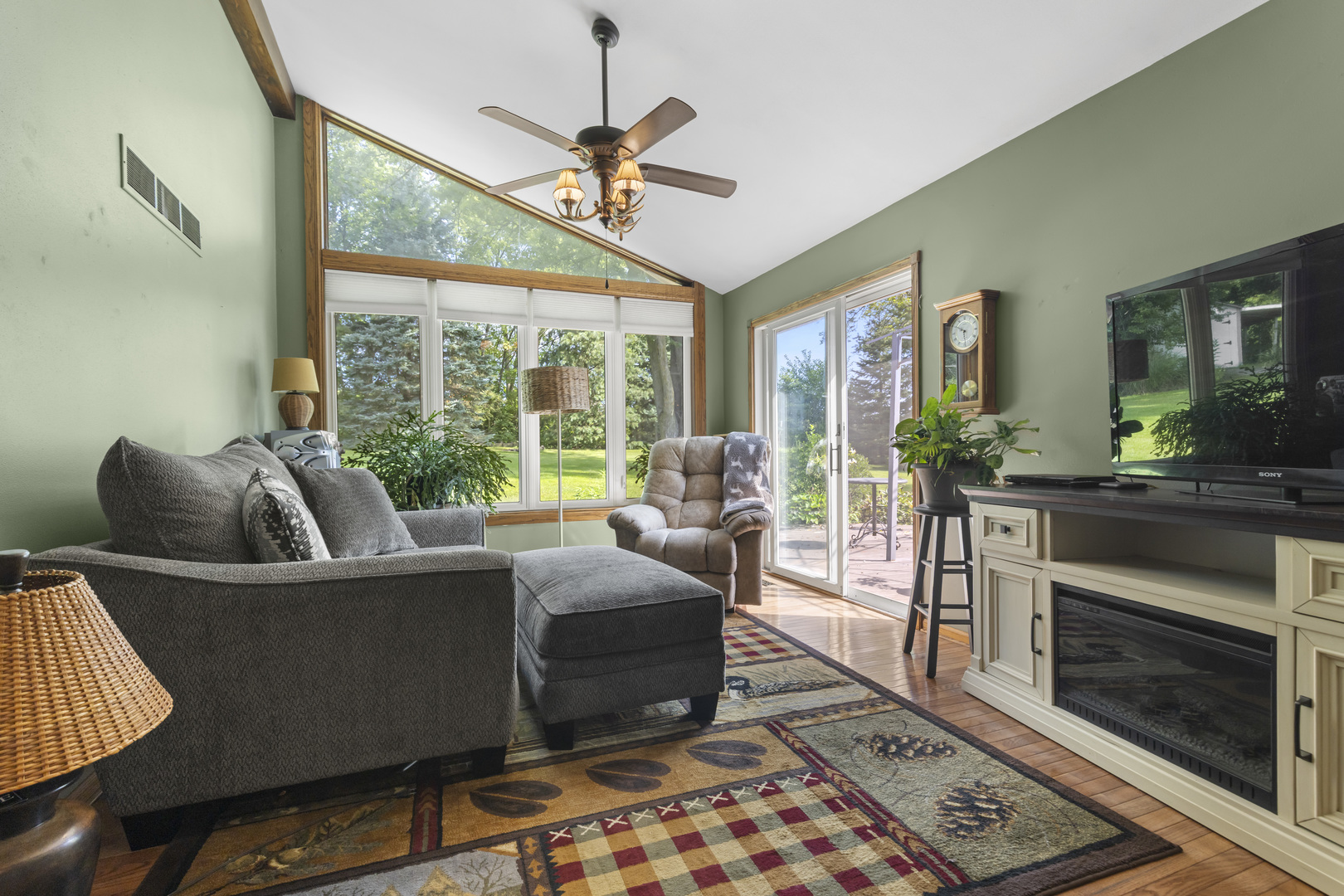 8694 Glacier Drive Property Photo 7