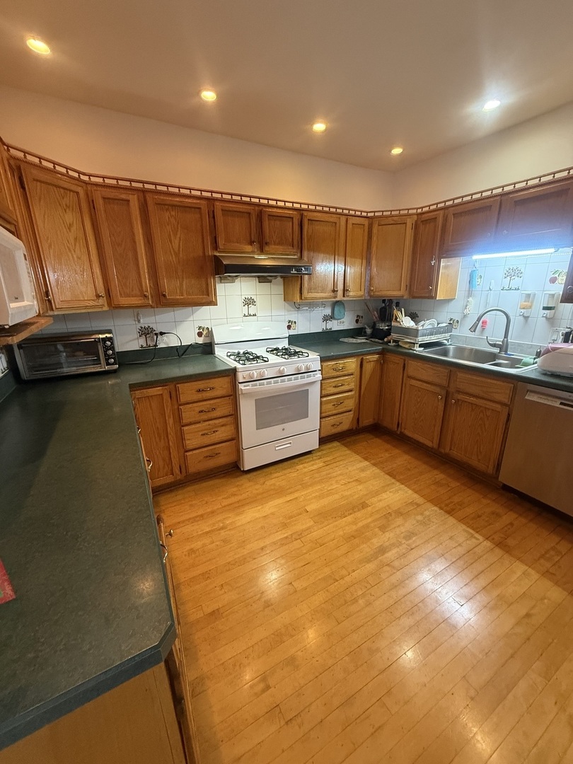 5117 N Kolmar Avenue Property Photo 8