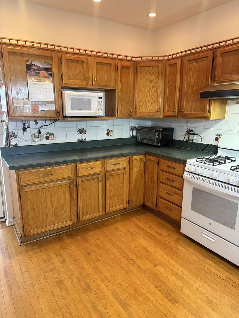 5117 N Kolmar Avenue Property Photo 9