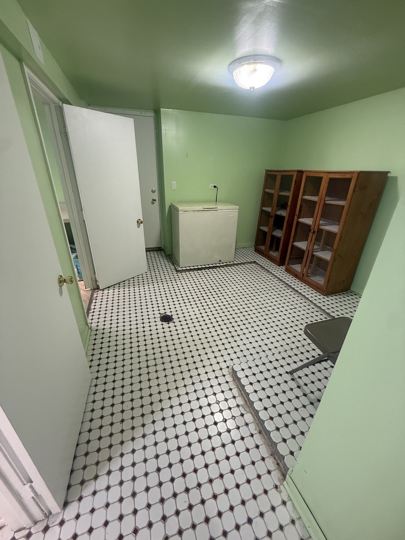 5117 N Kolmar Avenue Property Photo 23