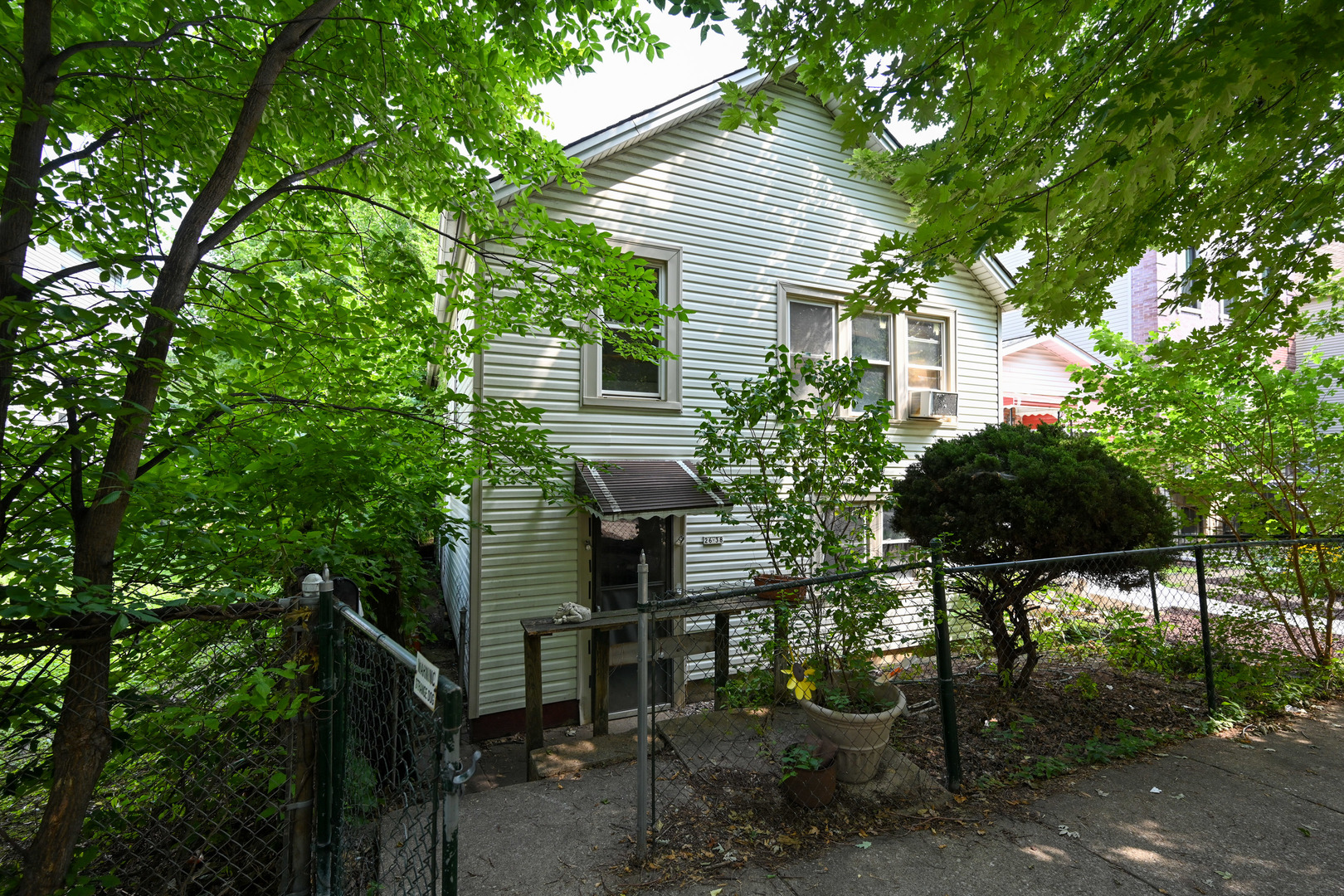 2638 W Medill Avenue Property Photo 1