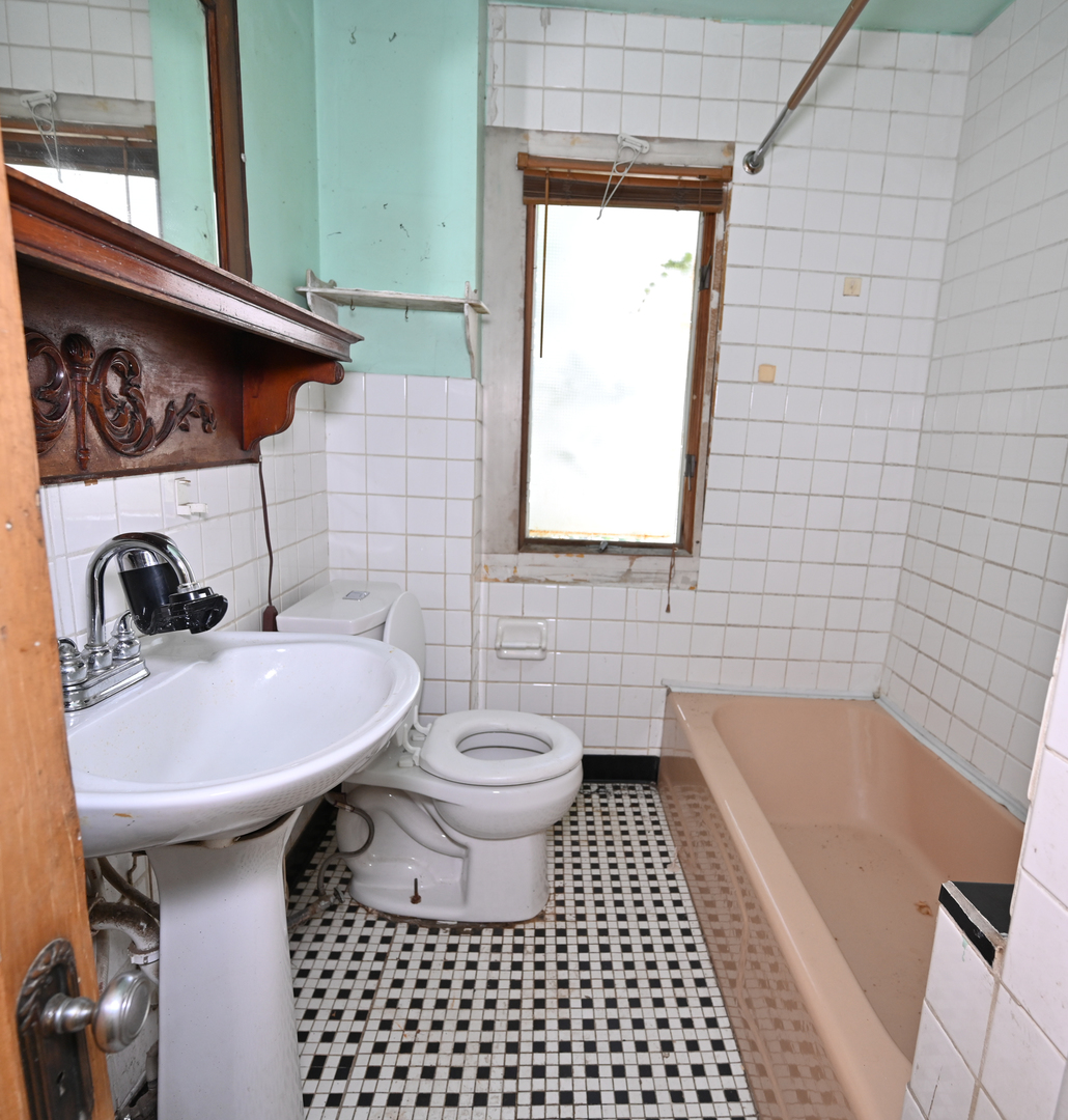 2638 W Medill Avenue Property Photo 11
