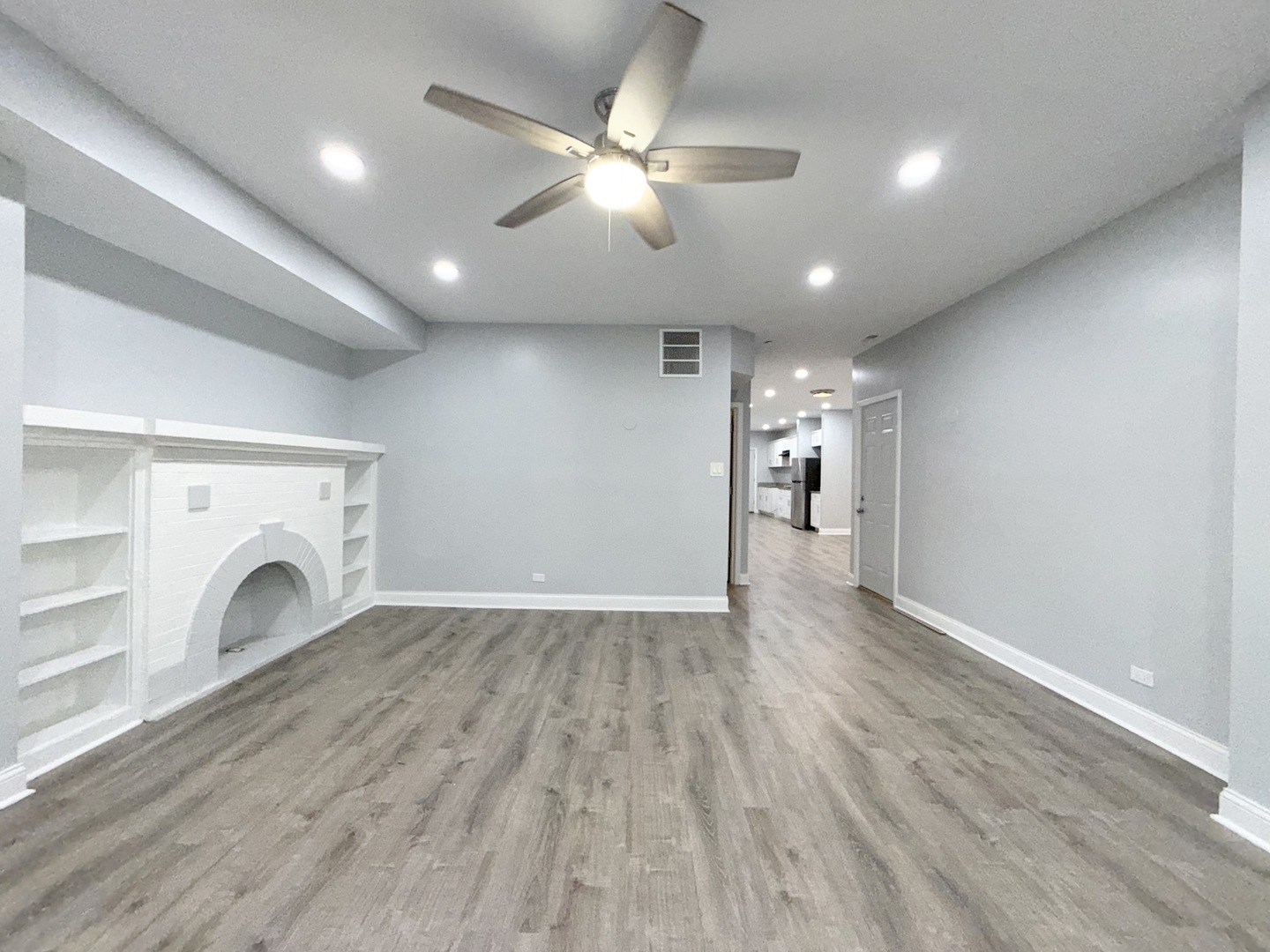 7724 S Essex Avenue 2 Property Photo 3