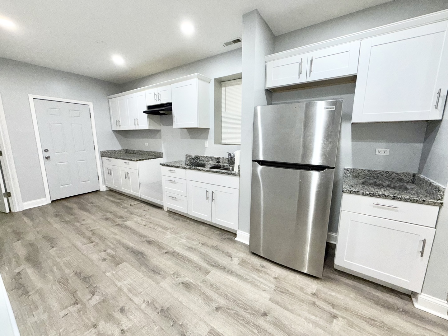 7724 S Essex Avenue 2 Property Photo 6