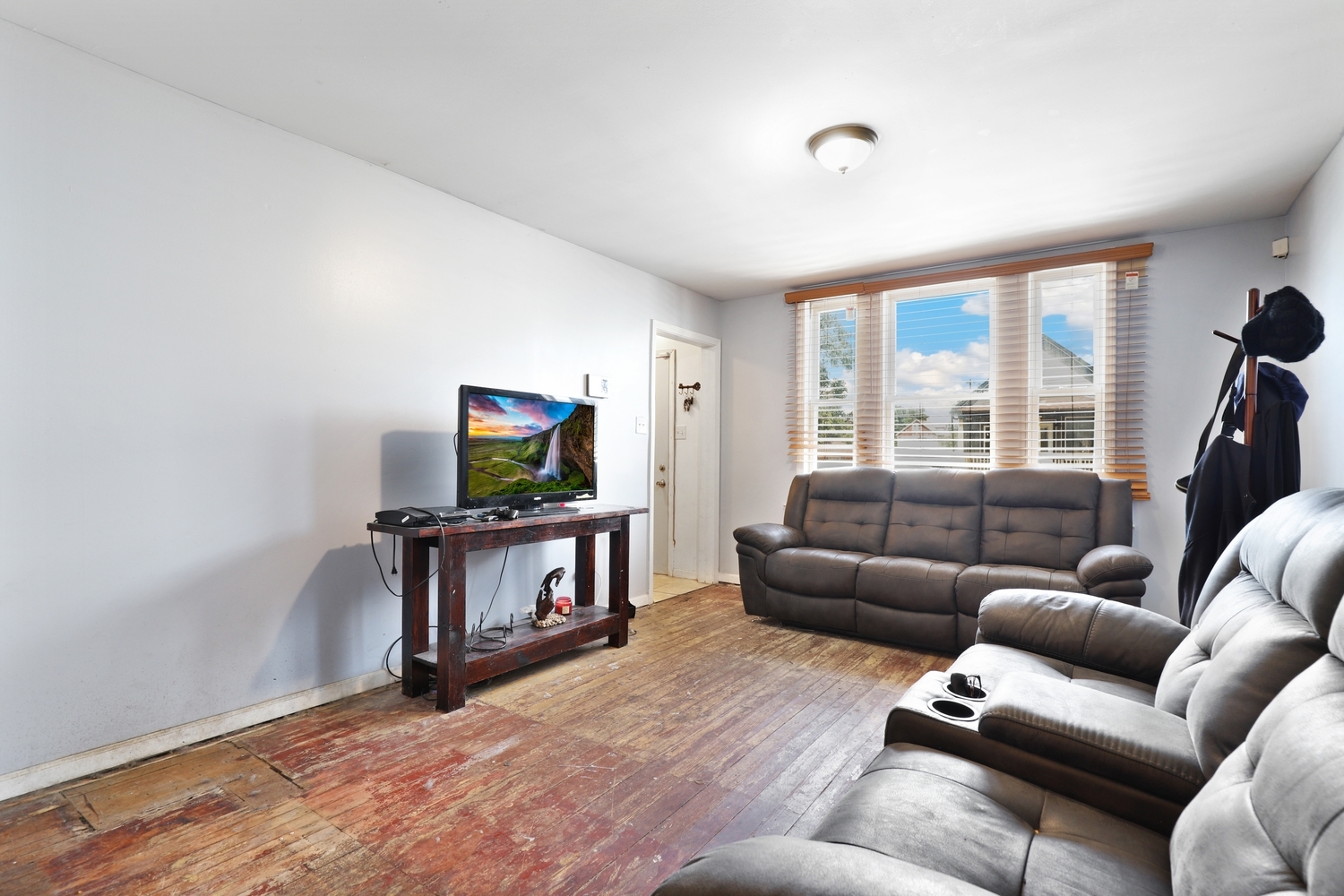 227 154th Place Property Photo 2