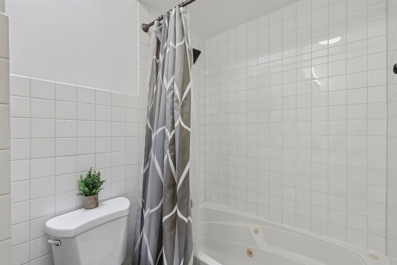 2202 N Clybourn Avenue 3 Property Photo 19