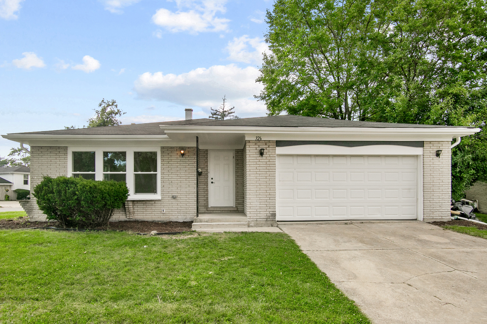 326 S Minerva Avenue Property Photo 1