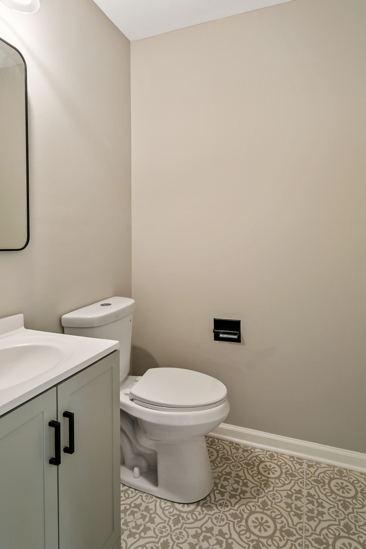 326 S Minerva Avenue Property Photo 8