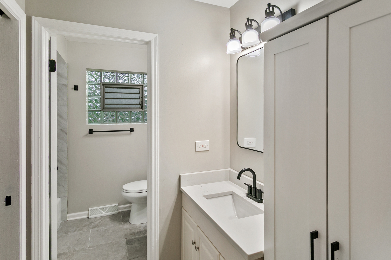 326 S Minerva Avenue Property Photo 13