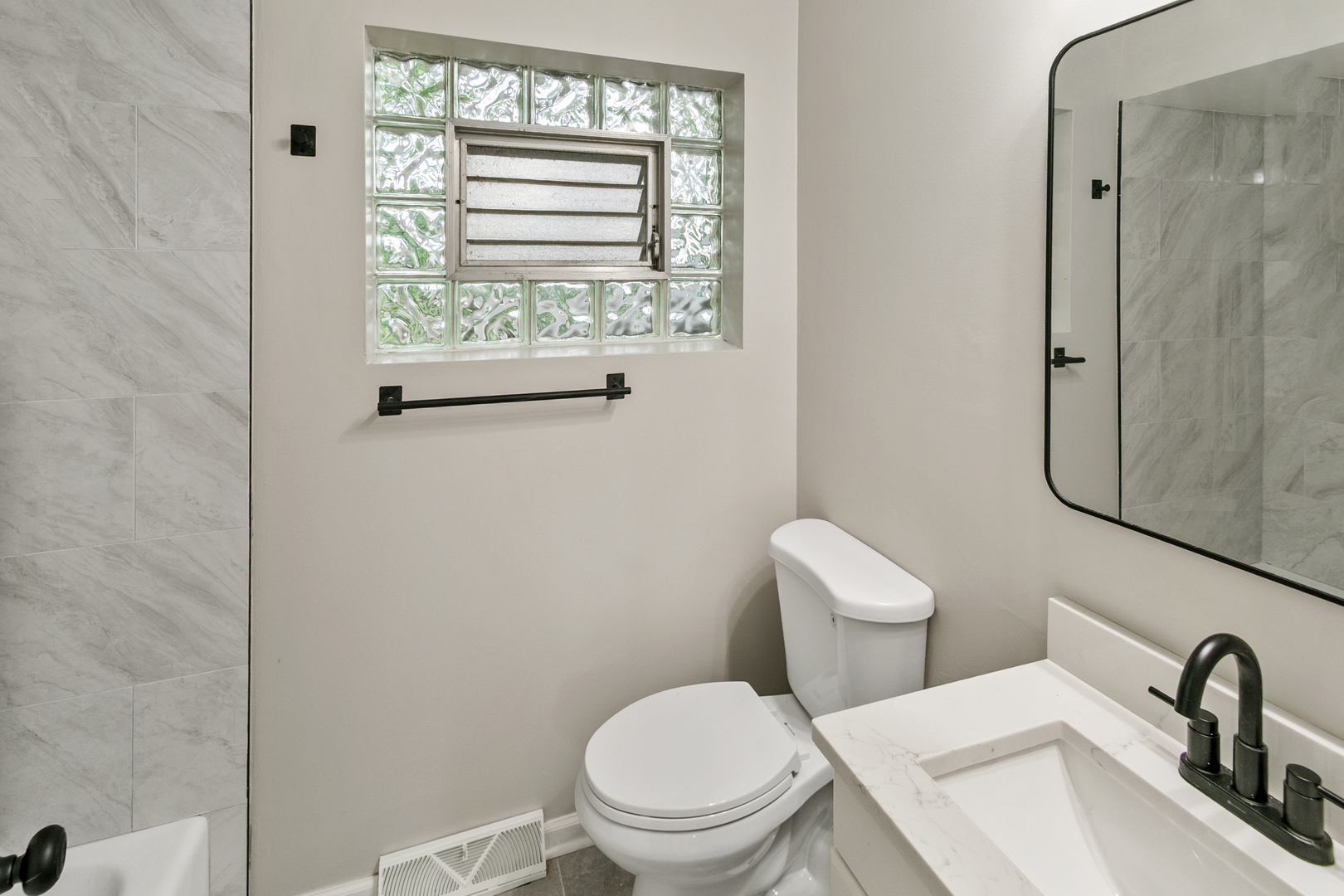 326 S Minerva Avenue Property Photo 14