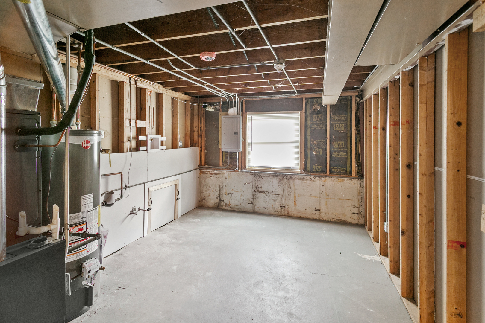 326 S Minerva Avenue Property Photo 24